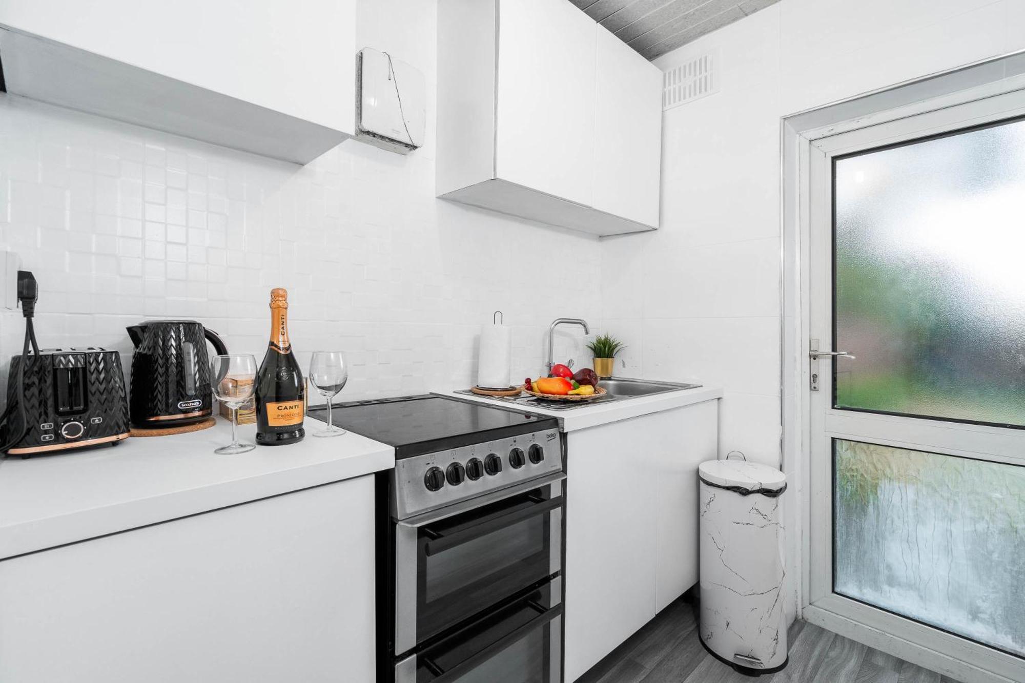 4 Bedroom House - Accommodates 7 - Garden - Parking - Netflix - Wifi - 559T Бірмінгем Екстер'єр фото